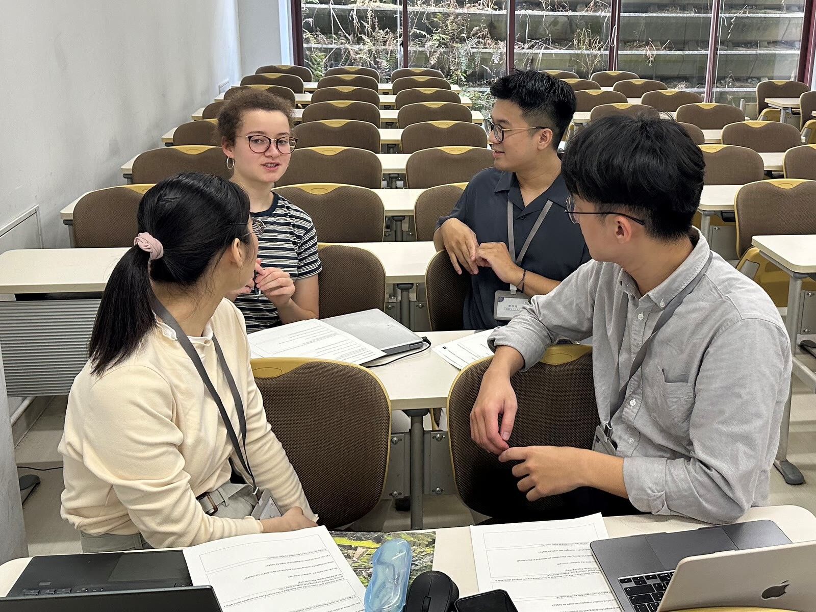 Students from Taiwan and Japan participating in an academic discussion